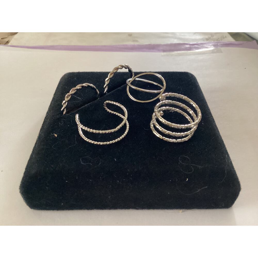 4453 NIP Set of 5 Simple Balancing Trends Stacking Ring Set in Silver Tone